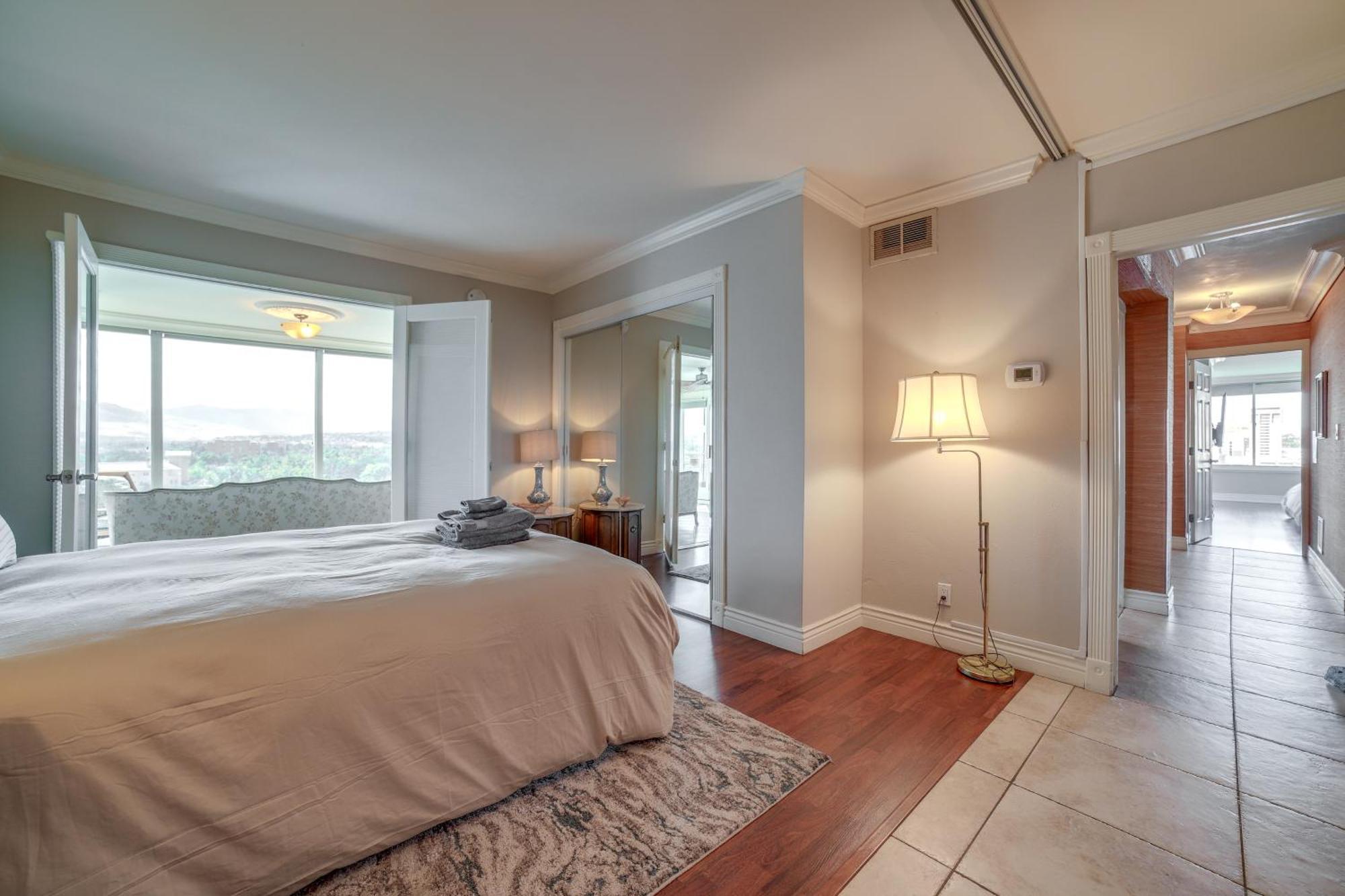 Downtown Penthouse With Panoramic Views * Reno